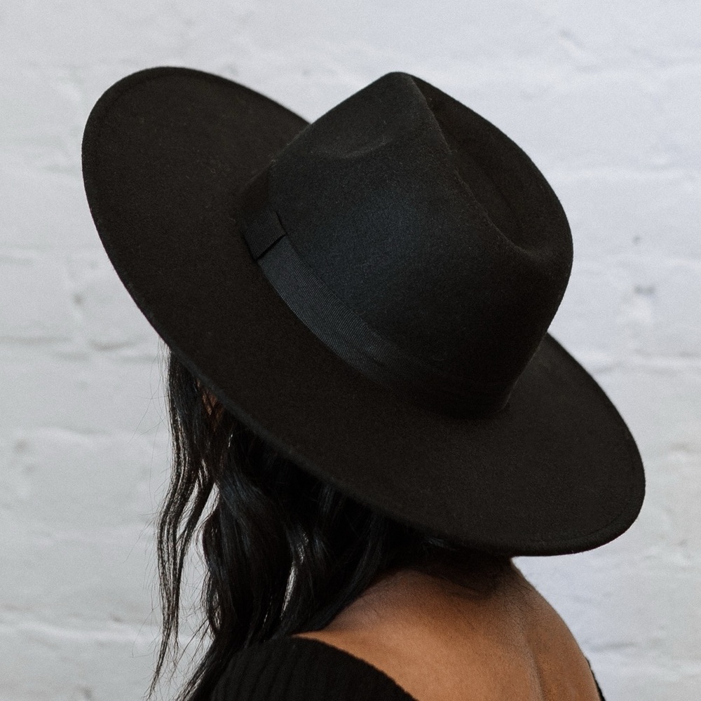 Elegant Black Wide-Brim Hat